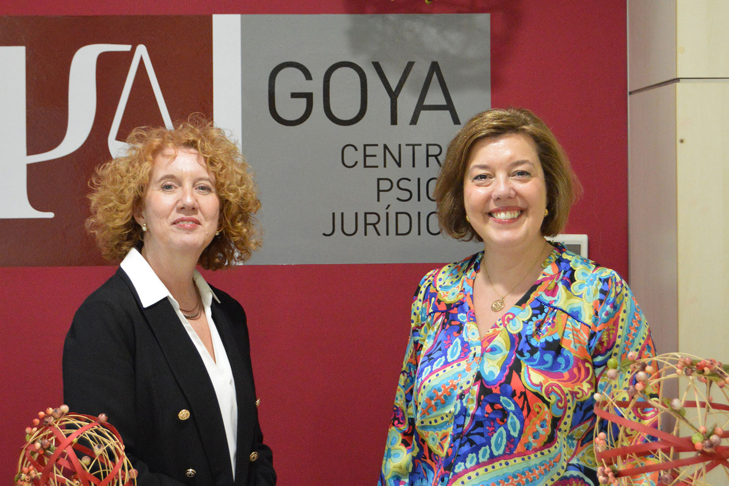 Pilar Ramos, psicóloga en Zaragoza, con Elvira Ramos, abogada